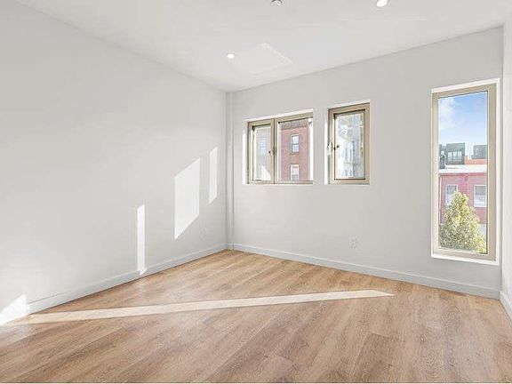 5th image of 181 Lexington Ave #2