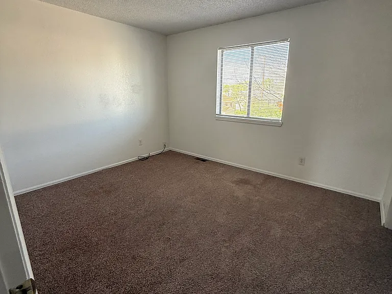 555 Garfield Dr #4 — Photo 6