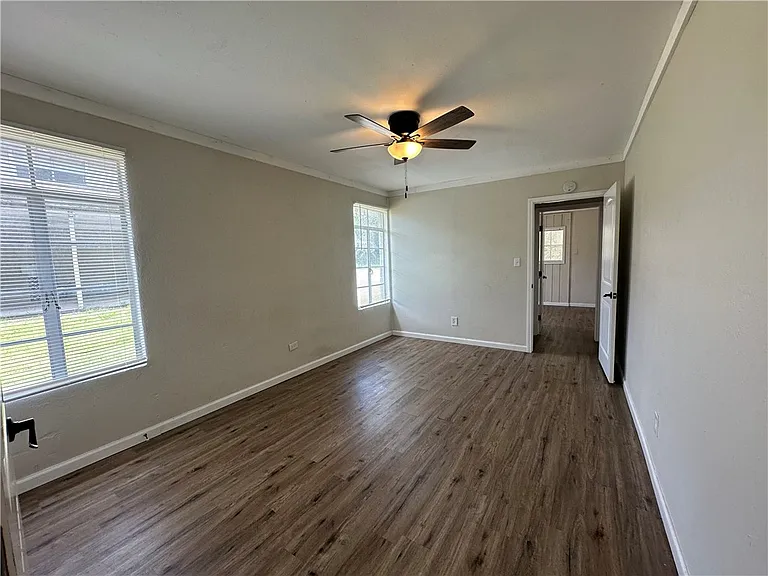 11150 Interstate Highway 37 #B — Photo 11