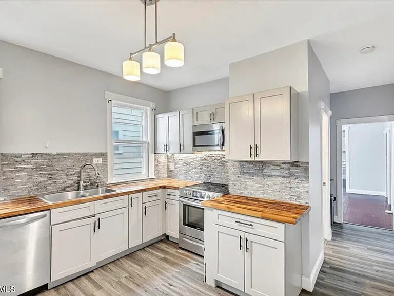 9 Kent St #1 — Photo 15