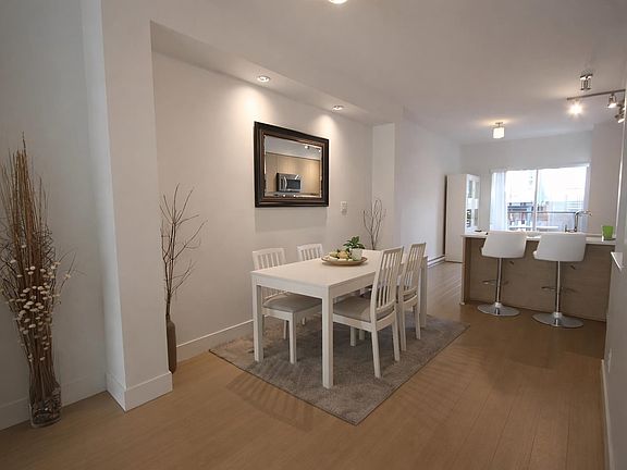 4th image of 909 Clarke Rd #6