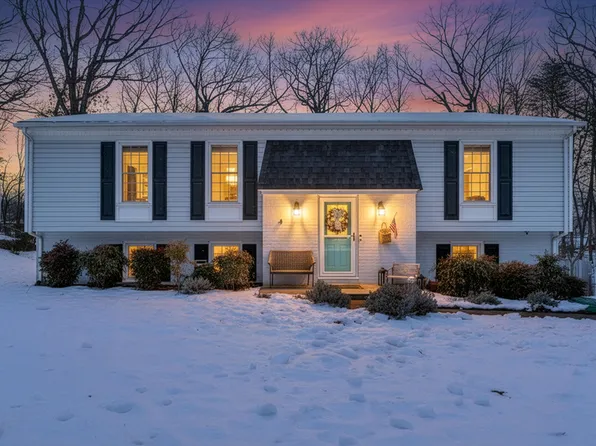 2919 Purple Finch Rd, Roanoke, VA 24018