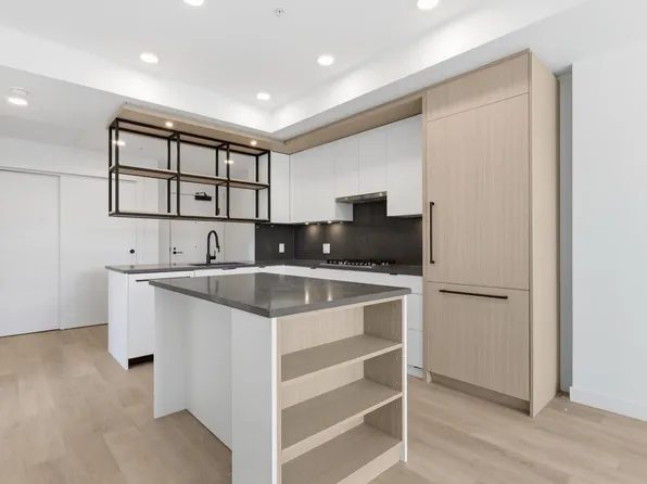 2268 Broadway E #302, Vancouver, BC V6K 0B2