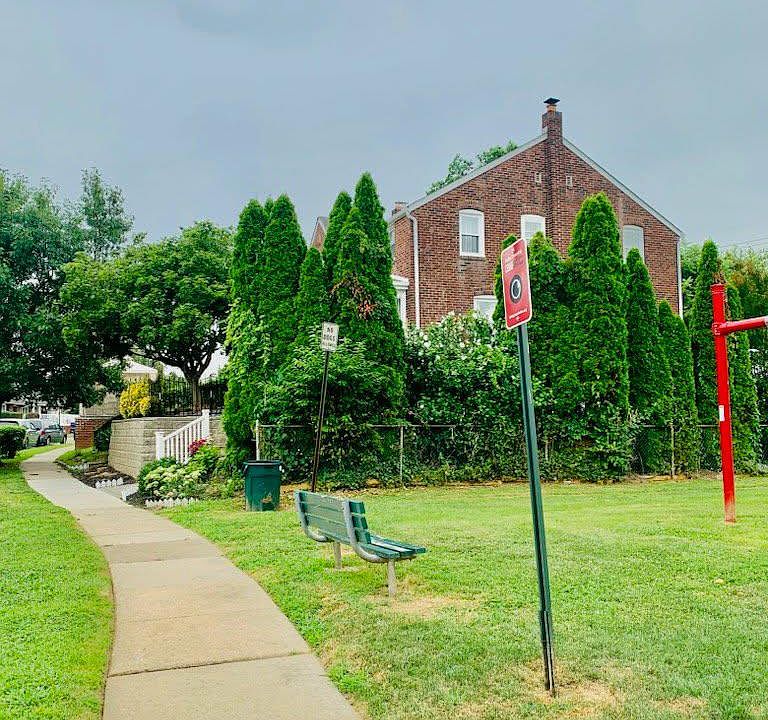 1st image of 623 Clymer Ln