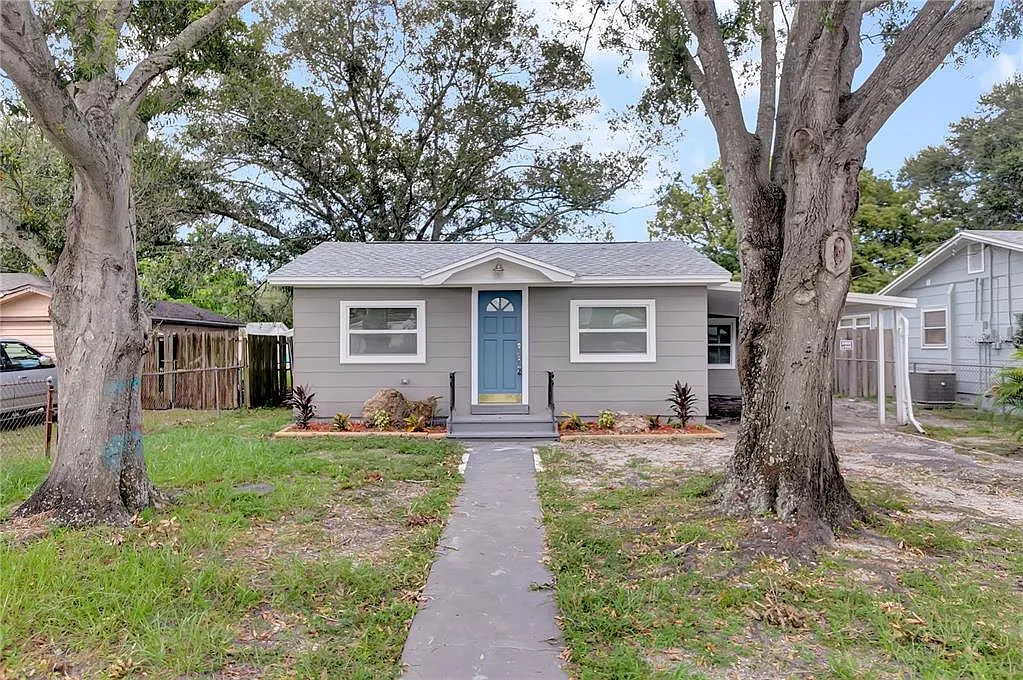 2 bed, 1.0 bath, 844 sqft, $1,750 — Photo 1