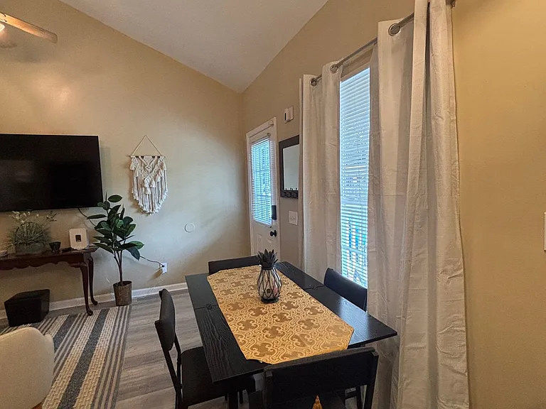 1126 Collins St #1126 — Photo 9