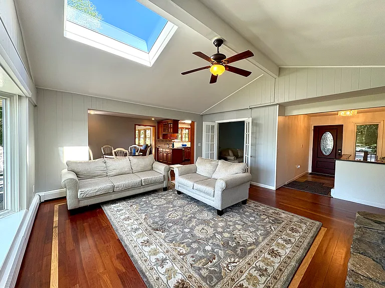 421 Hemlock Point Dr — Photo 4