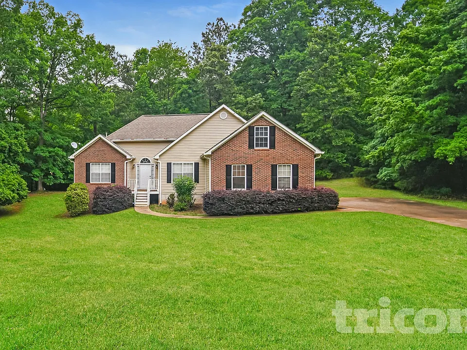 390 River Point Dr