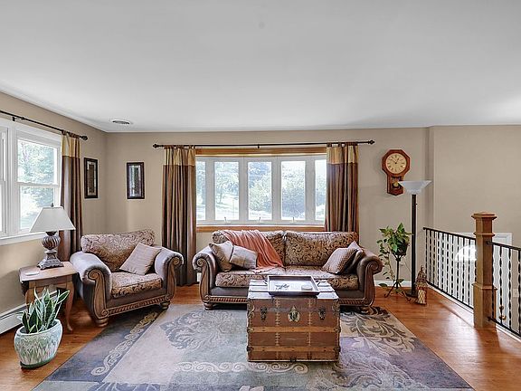 3rd image of 1683 Wyomissing Rd