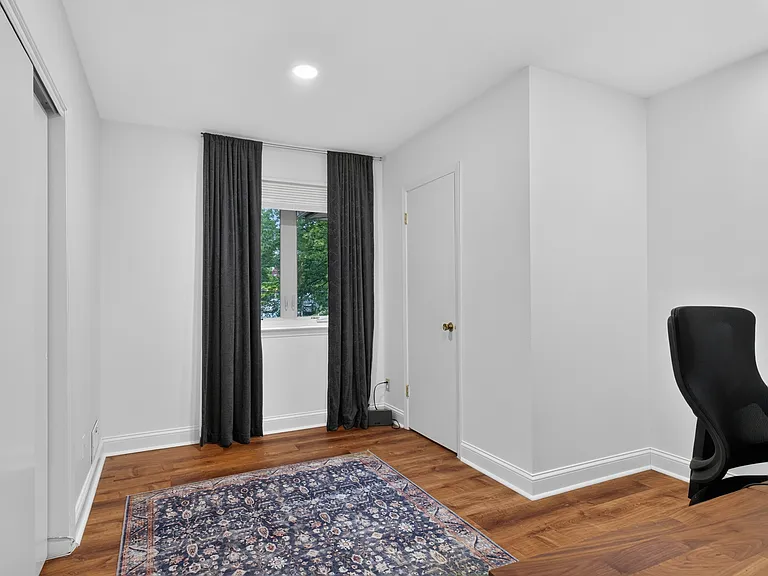 1341 Pelhamdale Ave — Photo 13