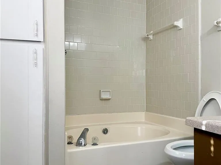 524 Julius Dr — Photo 14