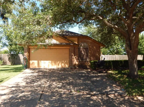 75 Avocado Ct, Lake Jackson, TX 77566