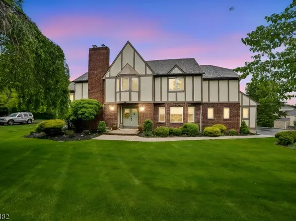 38 Howell Dr, Verona Twp., NJ 07044
