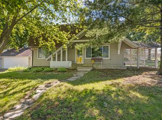 27 Oak Ave, Westmont, IL