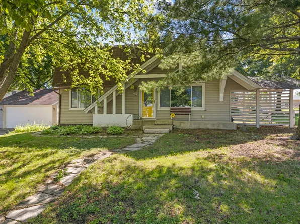 27 Oak Ave, Westmont, IL 60559