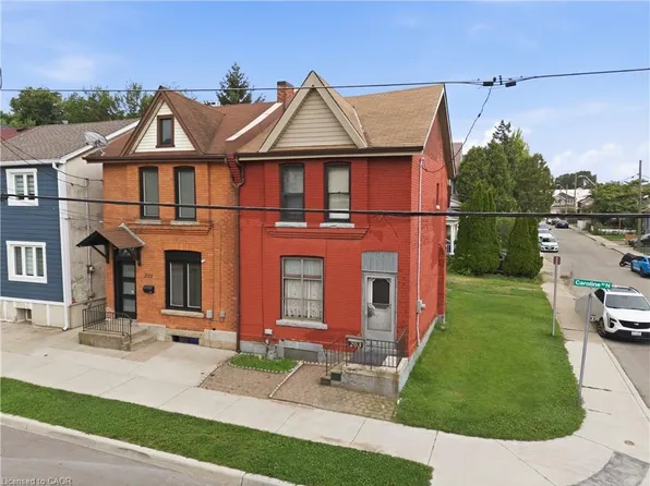 203 Caroline St N, Hamilton, ON L8R 2S1