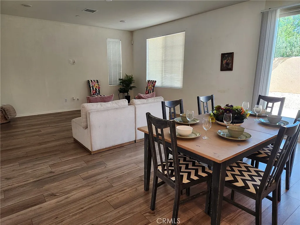 4 bed, 2275 sqft, $3,850 — Photo 2
