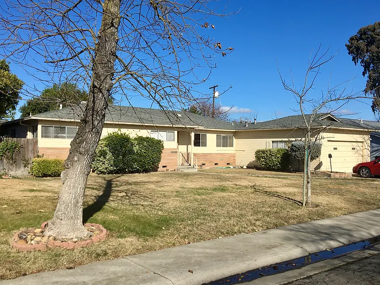 1121 W Churchill St #1 — Photo 14