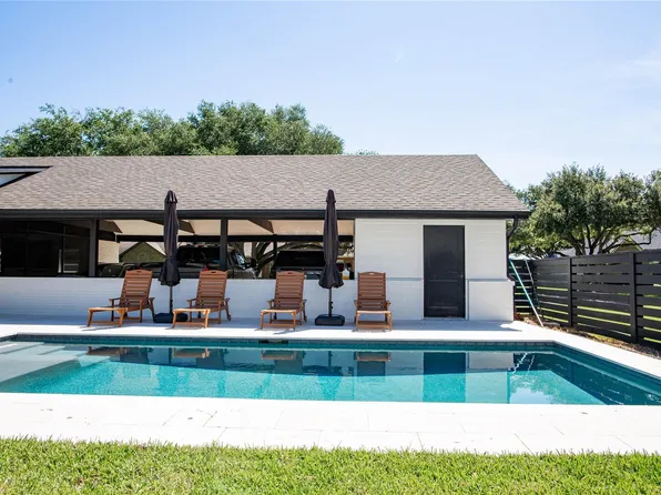 503 Maxine St, East Bernard, TX 77435