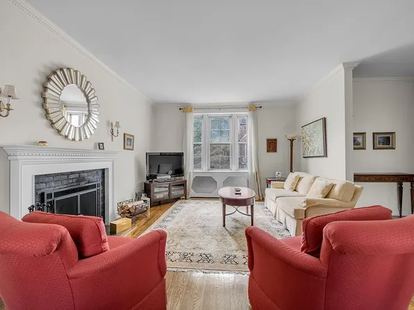 68-10 108th St APT 2F, Forest Hills, NY 11375