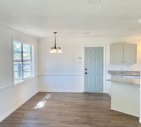 4th image of 3013 Catalina Dr