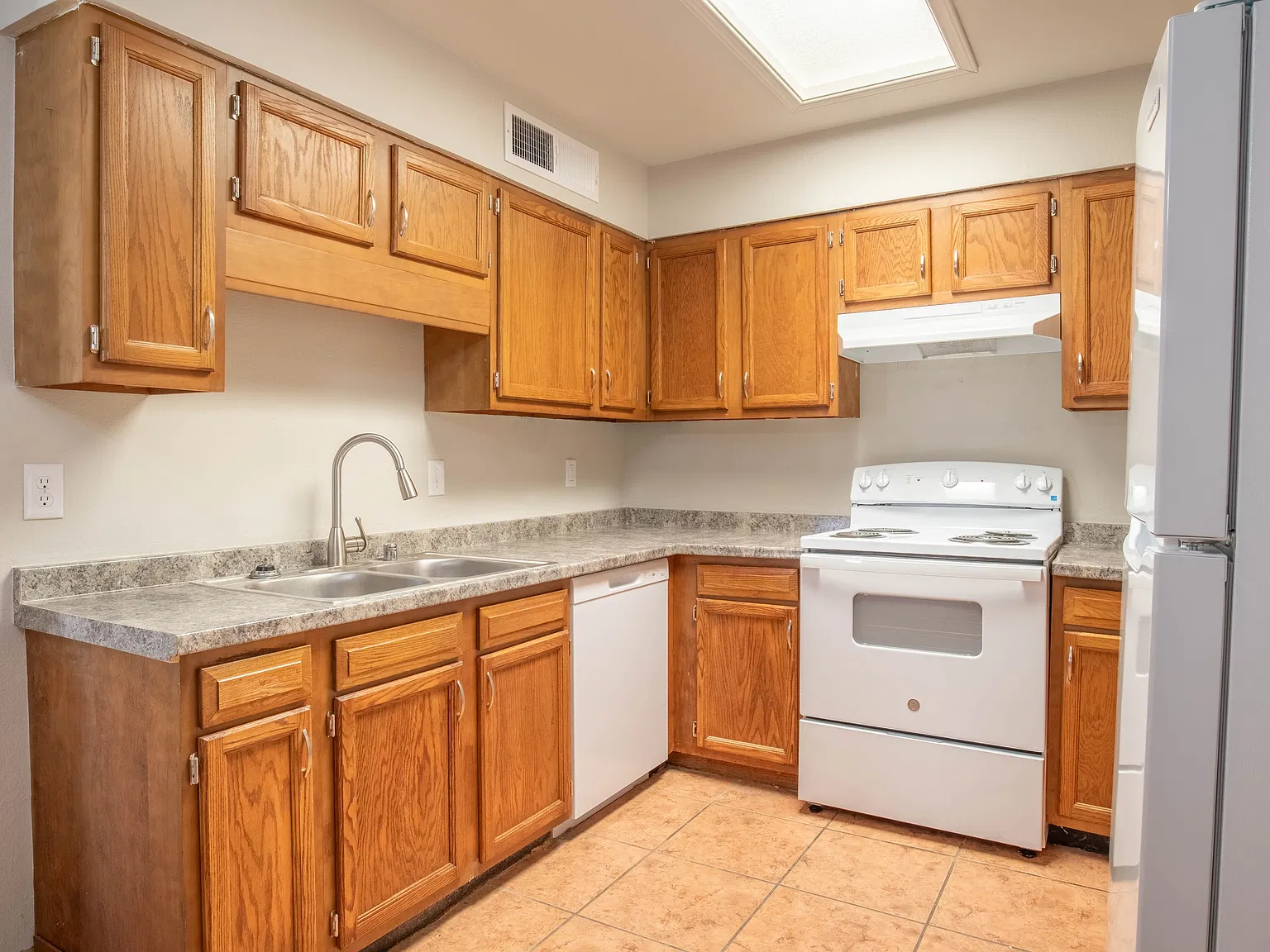 1352 South Esperanza Street - 1 — Photo 4