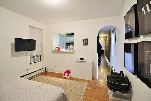 Rented by Julianna Realty Corp | media 25