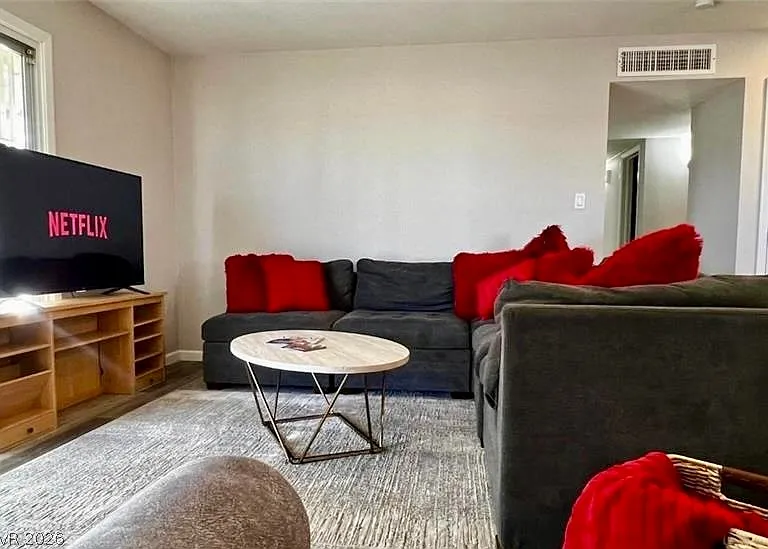 6401 Evergreen Ave — Photo 2
