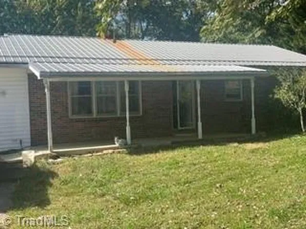 9839 W Pine St, Lowgap, NC 27024