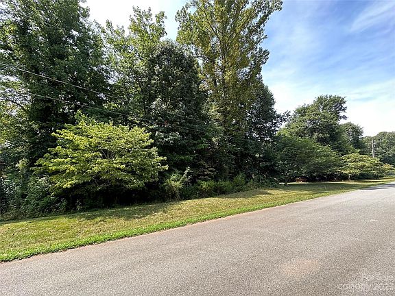 3rd image of Bowen Dr