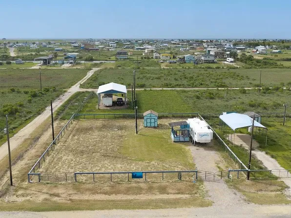 185 Curlew St, Sargent, TX 77414