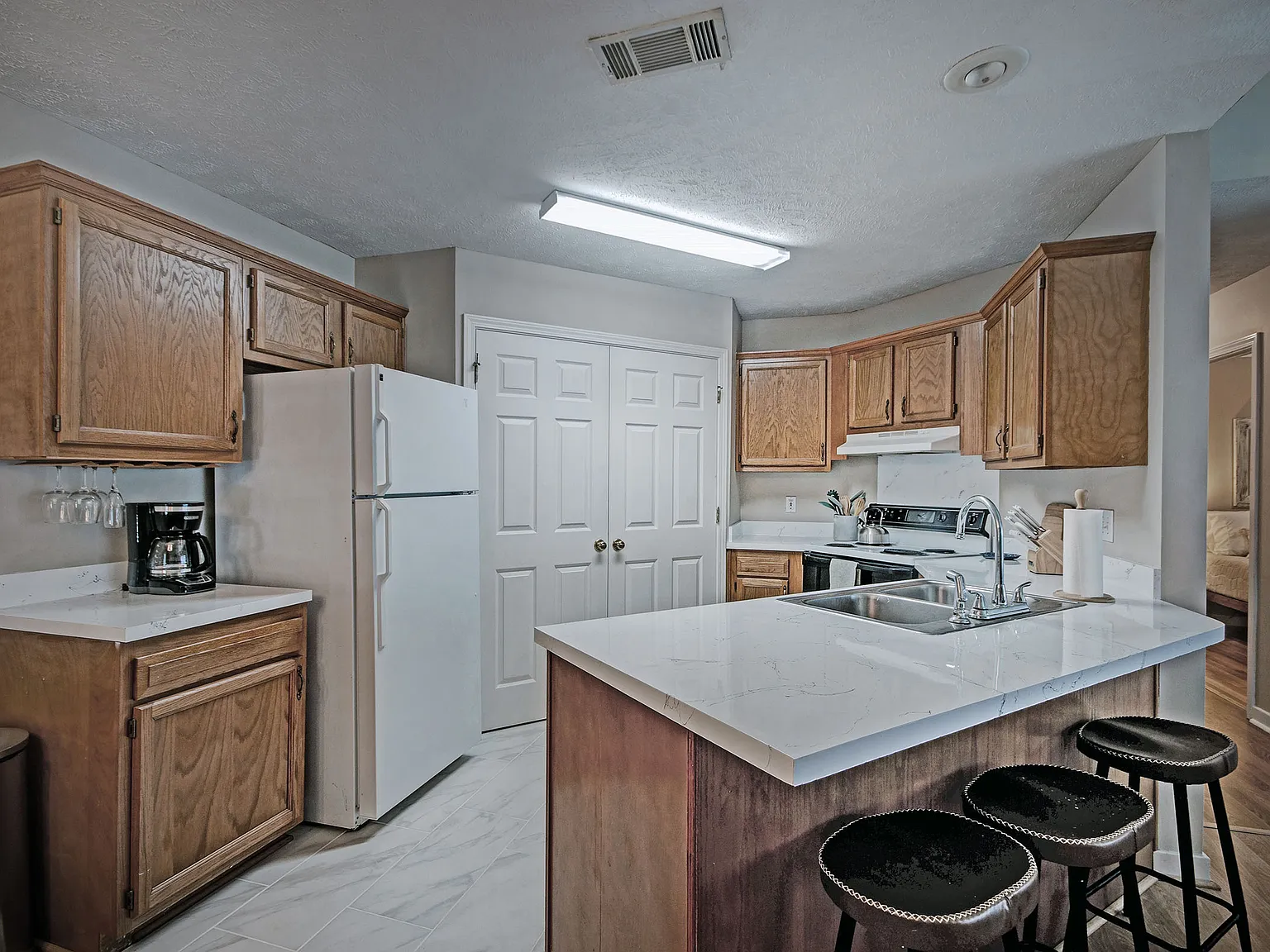 3 bed, 1250 sqft, $5,100 — Photo 3