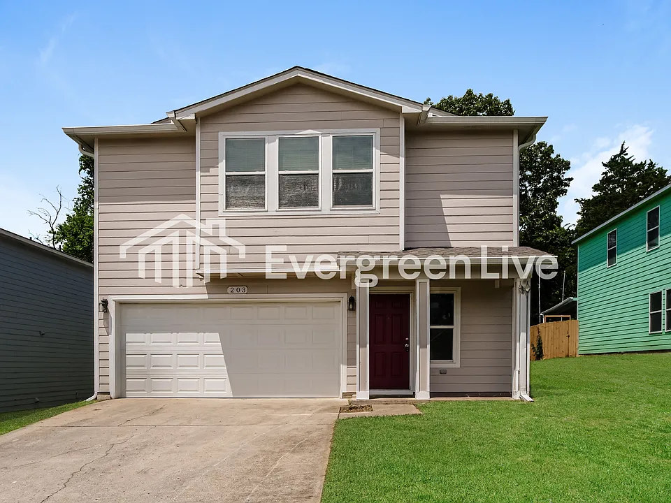 203 Dormont Dr NE