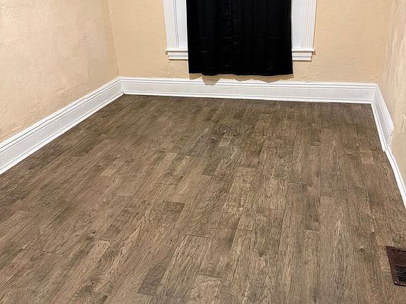 5th image of 126 Charles St