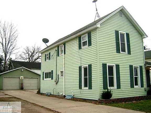 2nd image of 126 E Oak St