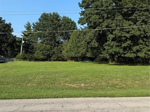 5415 NW Roanridge Rd, Kansas City, MO 64151