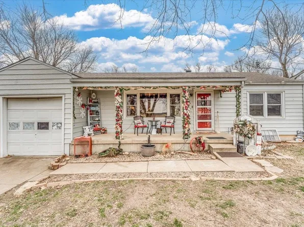 520 N 8th St, Towanda, KS 67144