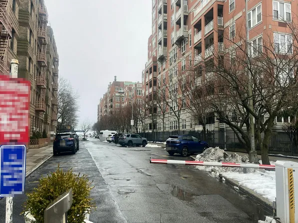 35 Seacoast Ter #9W-12J, Brooklyn, NY 11235