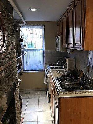 5th image of 126 Baxter St #1