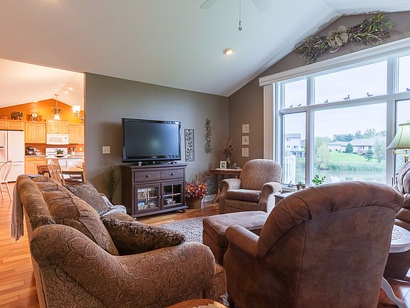 3rd image of 110 Priscilla Ct