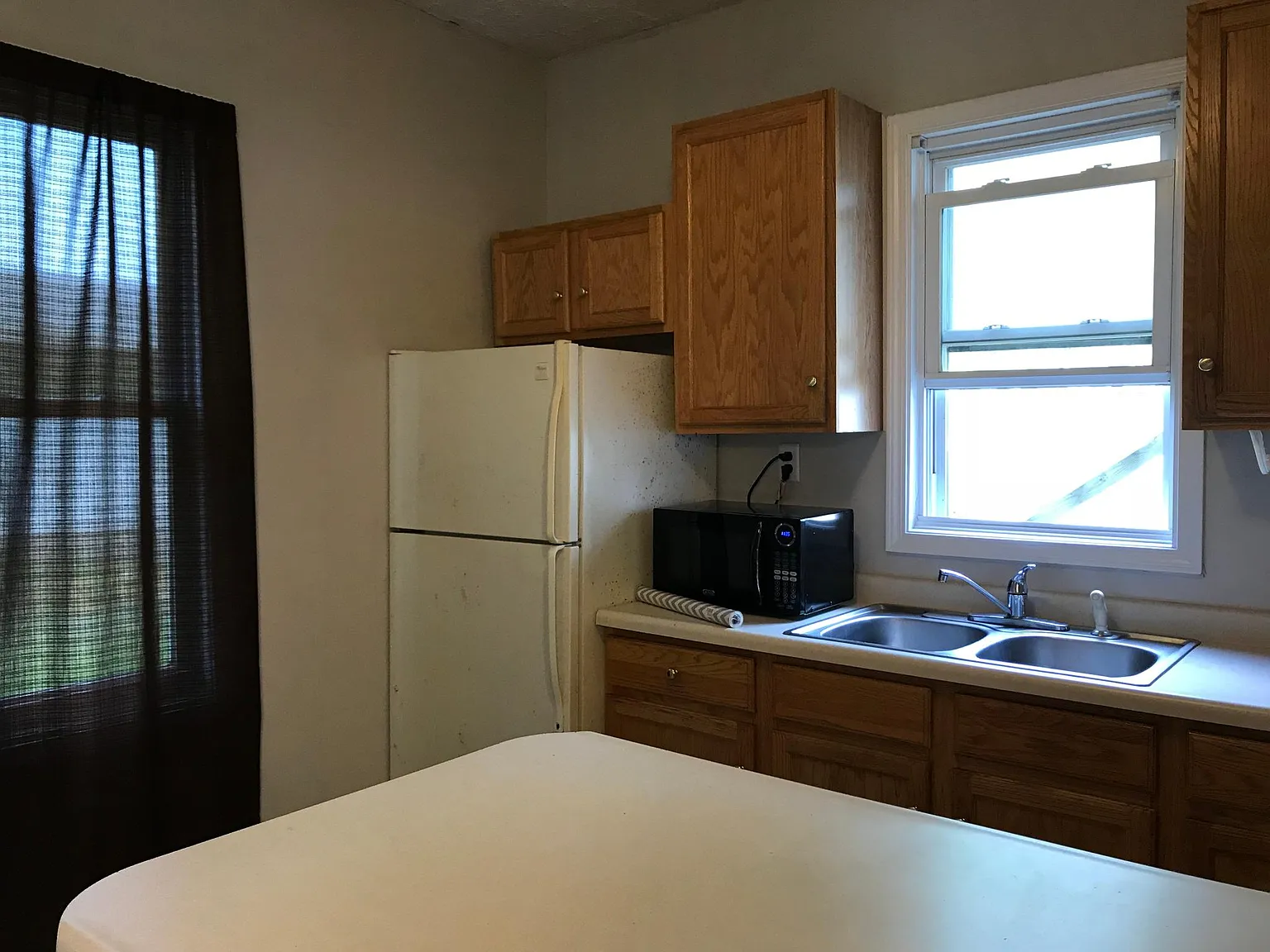 5 bed, 2500 sqft, $2,250 — Photo 4