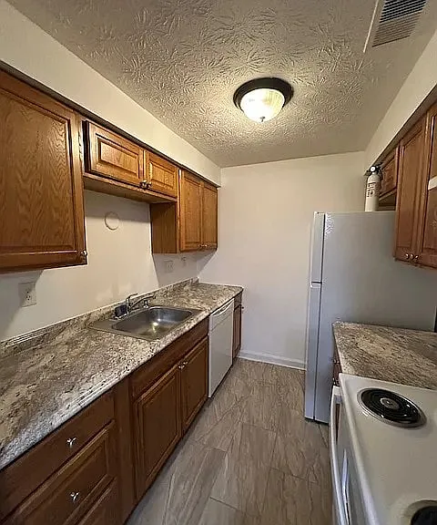 2431 Mustang Dr #14 — Photo 6
