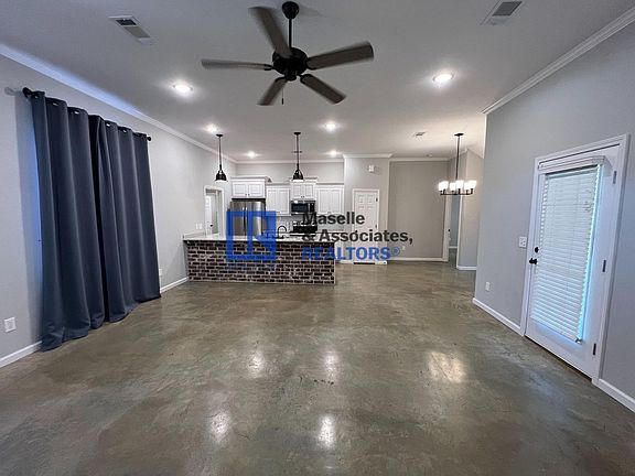 3rd image of 927 Filmore Dr