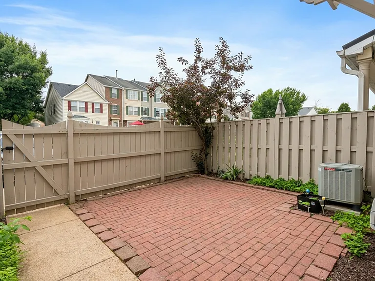 594 Cascade Way #1 — Photo 4