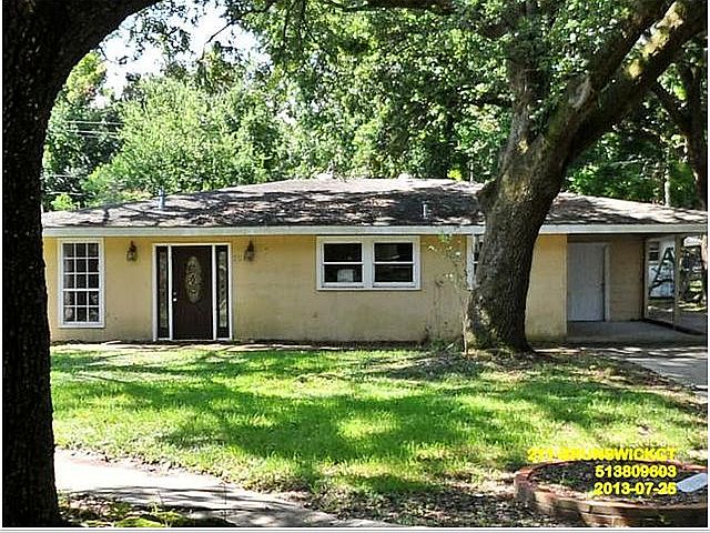 1st image of 211 Brunswick Ct