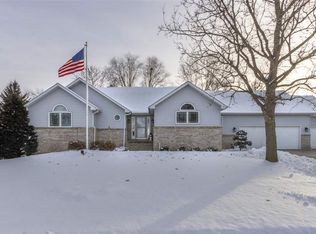 414 Primrose Dr, Hudson, IA 50643