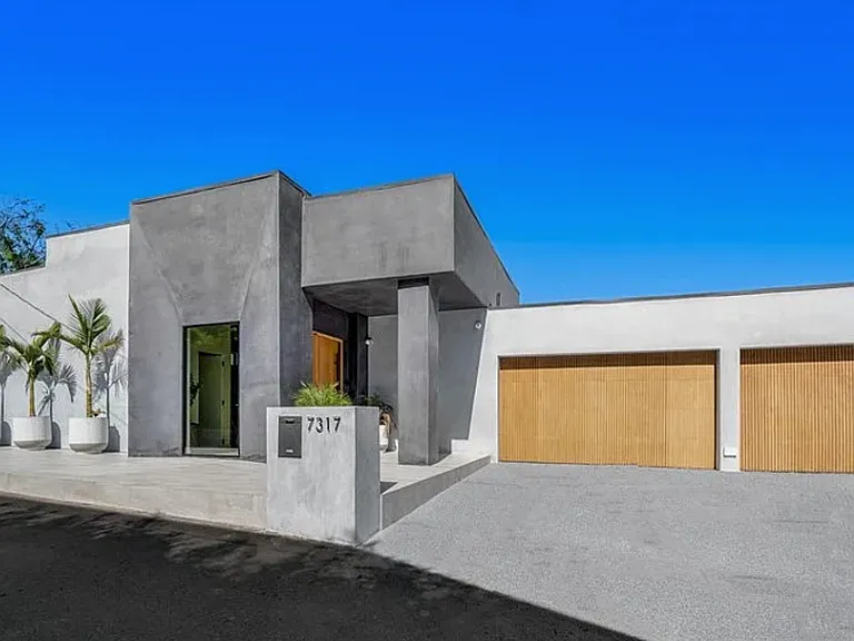 7317 Caverna Dr — Photo 47