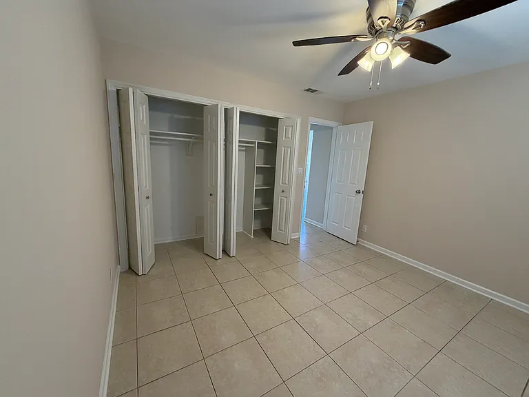 499 W Conference Dr — Photo 18