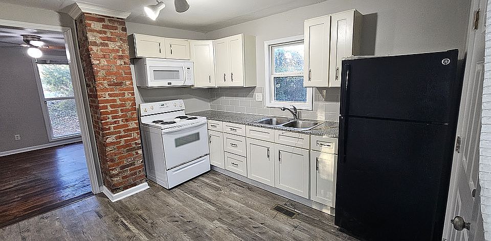 1st image of 100 Helen St
