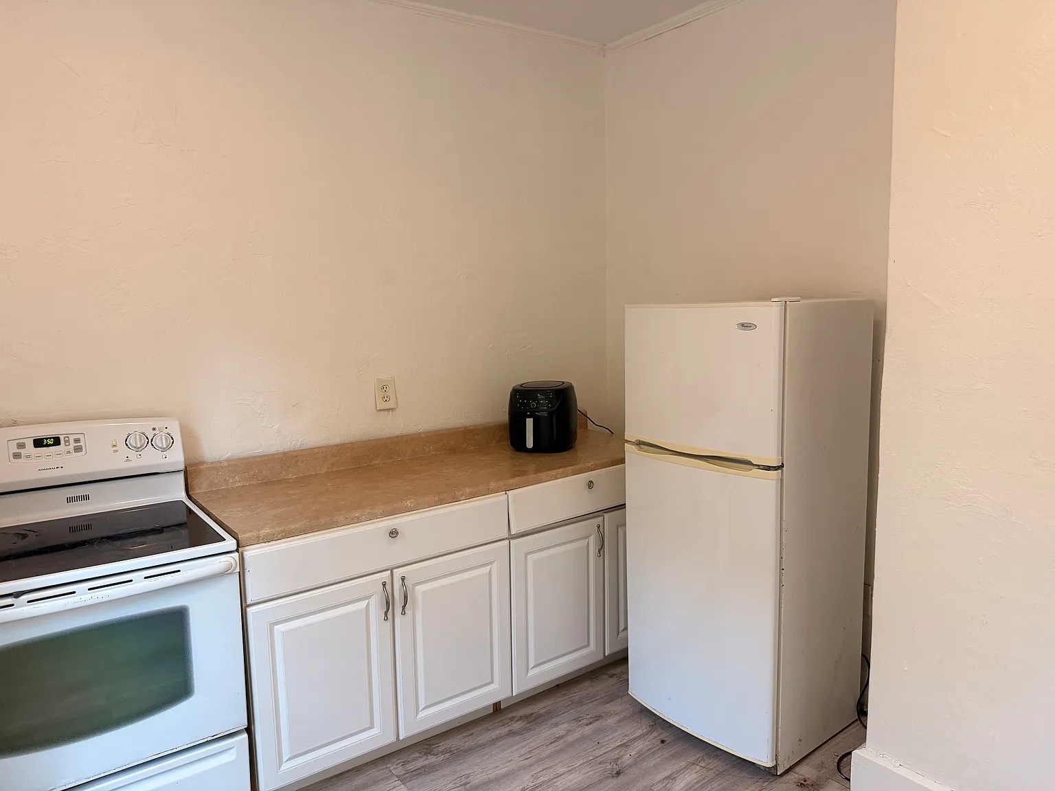 Studio, 520 sqft, $1,300 — Photo 3